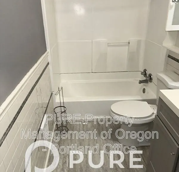 1049 SE Walnut St #12 — Photo 6
