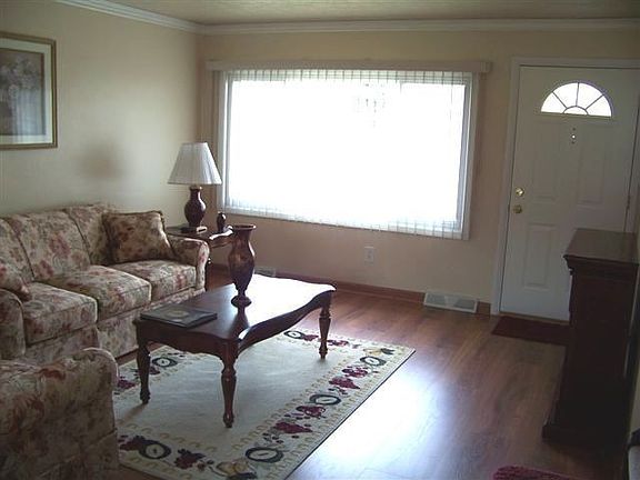 2nd image of 16923 Cambridge Blvd