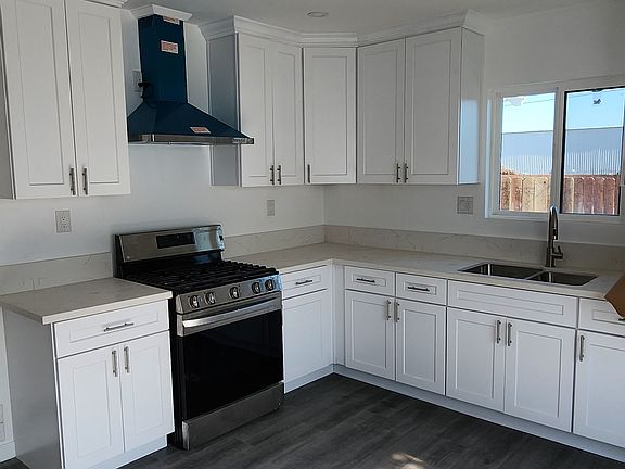 3rd image of 808 Woodlawn St