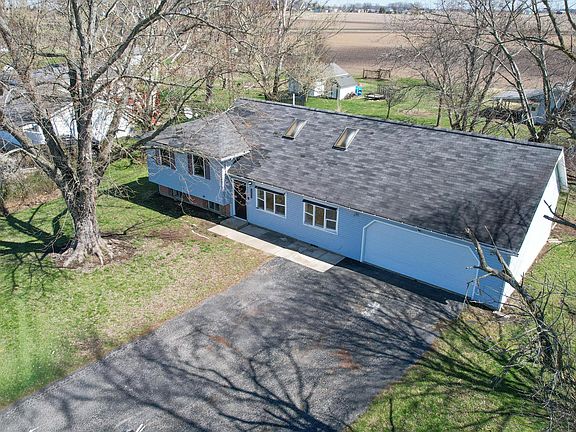 3rd image of 1584 Bumford Rd