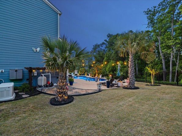 221 Obsidian Dr, Holly Springs, NC 27540