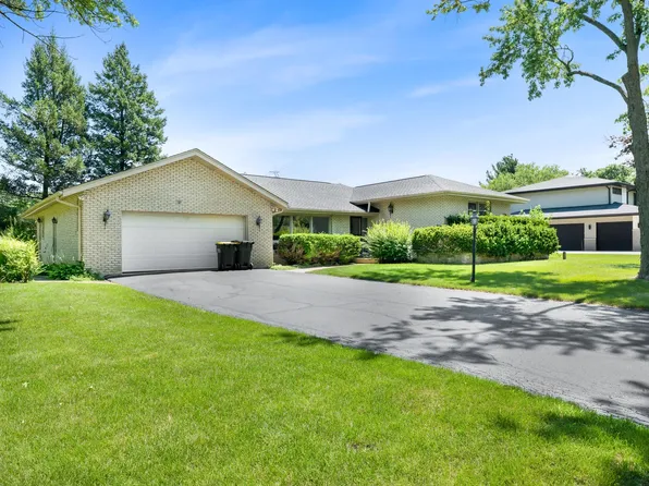 15 E Leon Ln, Prospect Heights, IL 60070