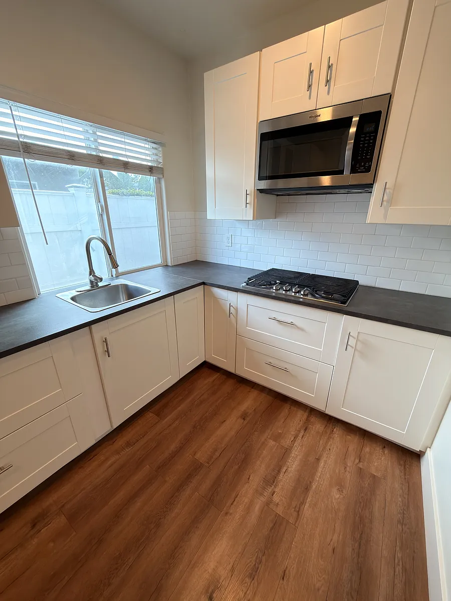 Building Photo - 4572 Onondaga Ave #B
