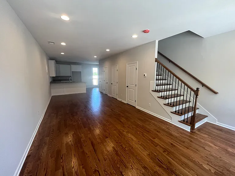 467 Morton Ave #102 — Photo 2