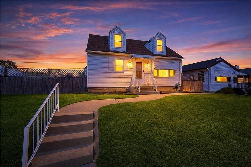 1st image of 922 W Eden Pl