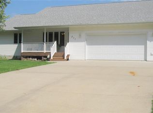 311 SE 4th St, Panora, IA 50216