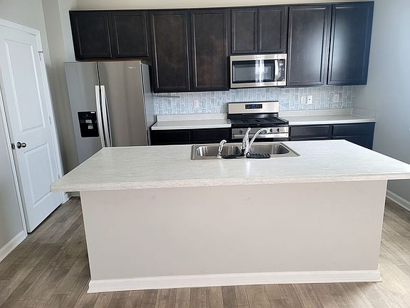 3rd image of 1663 Fairmount Dr
