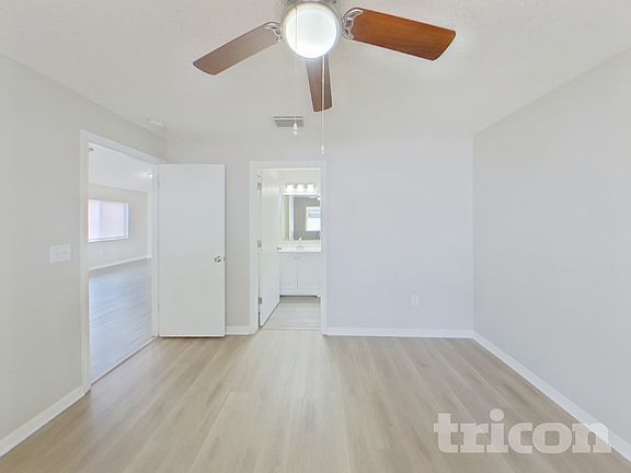 5th image of 4432 Country Hills Blvd