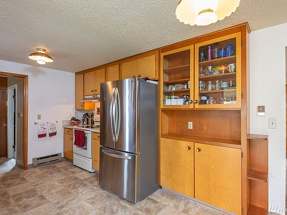 3rd image of 9233 Fawcett Ave