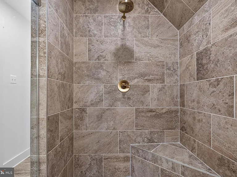 1490 Thurston Rd — Photo 25