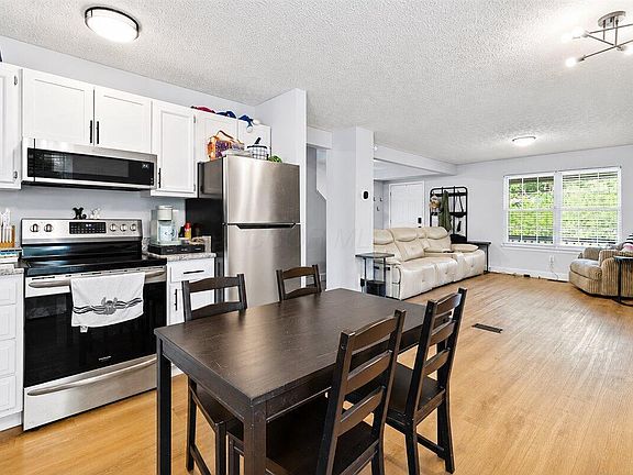 3rd image of 2831 Augustus Dr