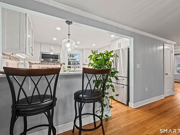 4th image of 15 Fenway Drive