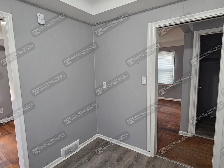 12217 Plainview Ave — Photo 16
