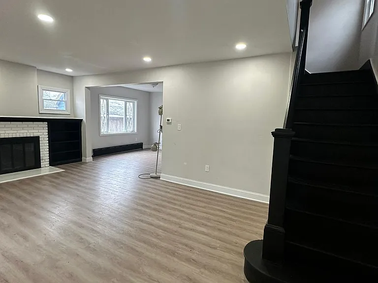 181 W Stearns St — Photo 13