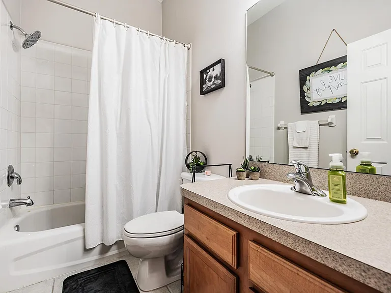 2445 Earlswood Ct — Photo 6