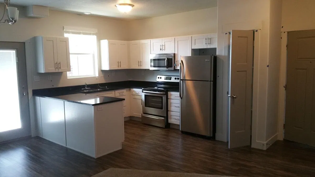 1 bed, 840 sqft, $1,429 — Photo 2