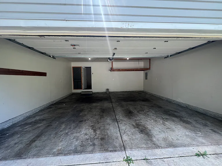 204 E Robberson St — Photo 26