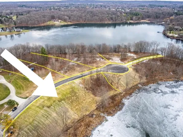 7 Lakeshore Dr E, Goodrich, MI 48438