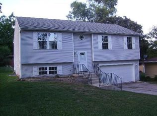 9206 Vine Ave, Wonder Lake, IL 60097