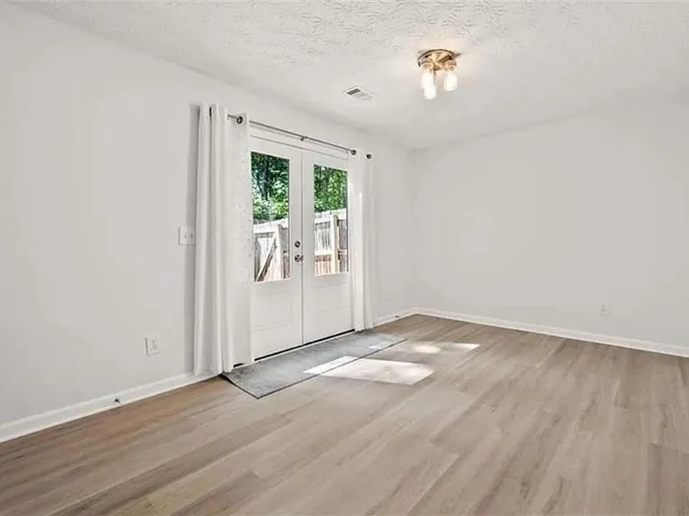 173 Village Ct — Photo 4