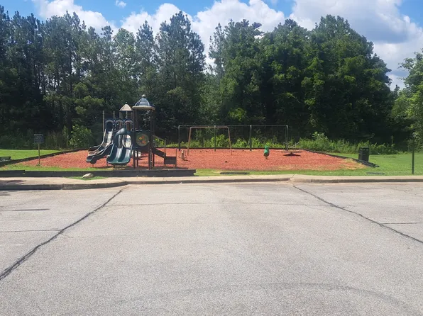 5853 El Segundo Way, College Park, GA 30349