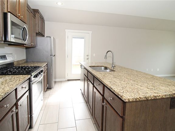 5th image of 609 W Christopher Dr