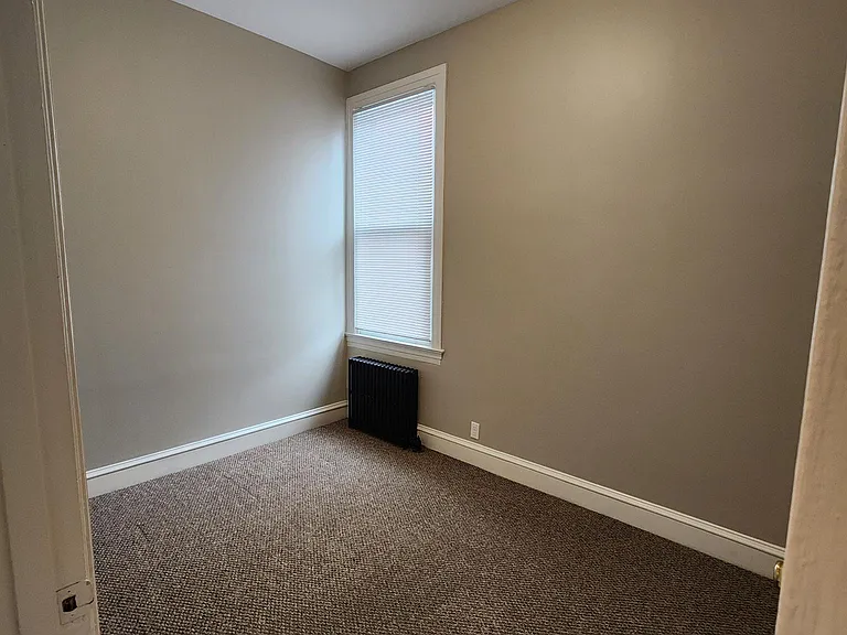 228 W Chestnut St — Photo 9