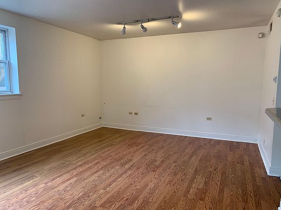 2nd image of 2043 N Wolcott Ave APT 1R