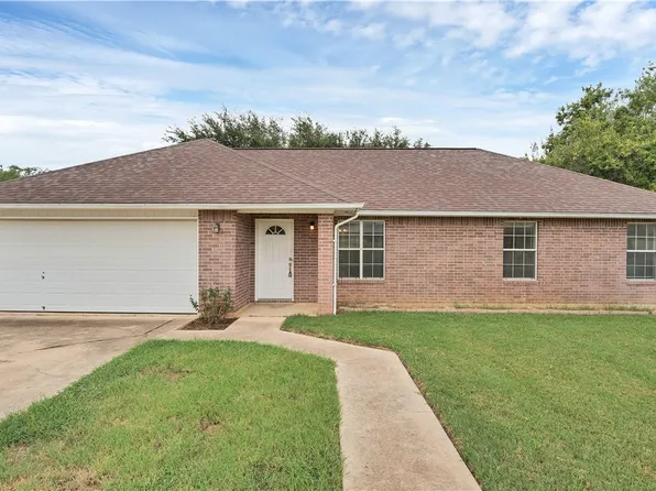 107 Windcrest, Floresville, TX 78114