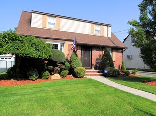 93 Stratford Rd, Dumont, NJ 07628