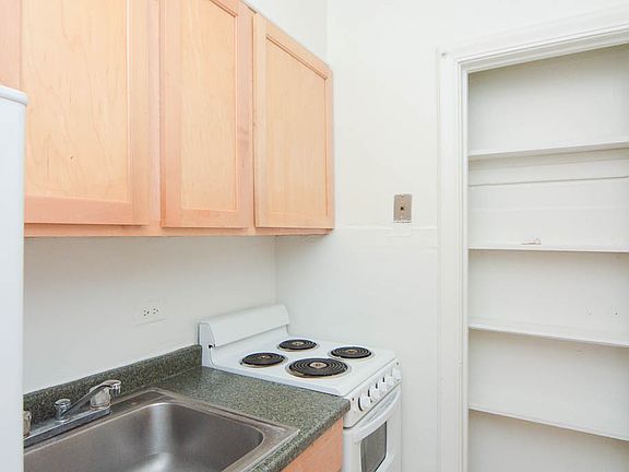4th image of 536 W Arlington Pl APT 302