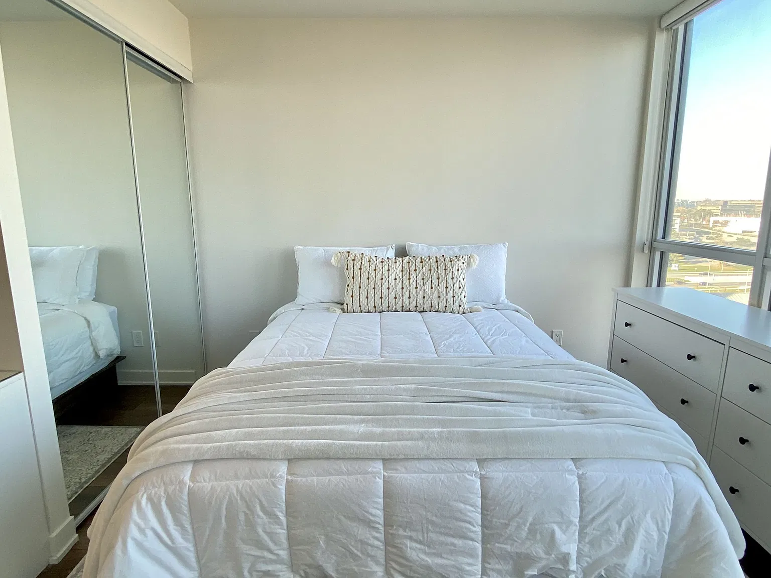 2 bed, $2,500 — Photo 4