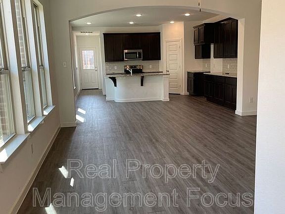 3rd image of 3967 Chesapeake Ln