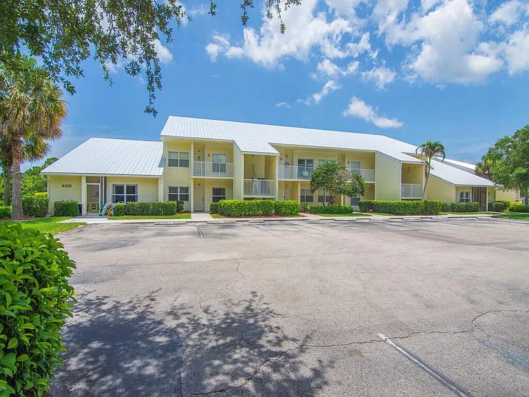 4210 Gator Trace Ave #B — Photo 43