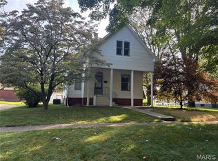 315 S Pine St, Nokomis, IL