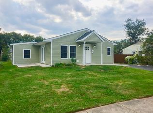 15 Friendly Ln, Levittown, PA 19055