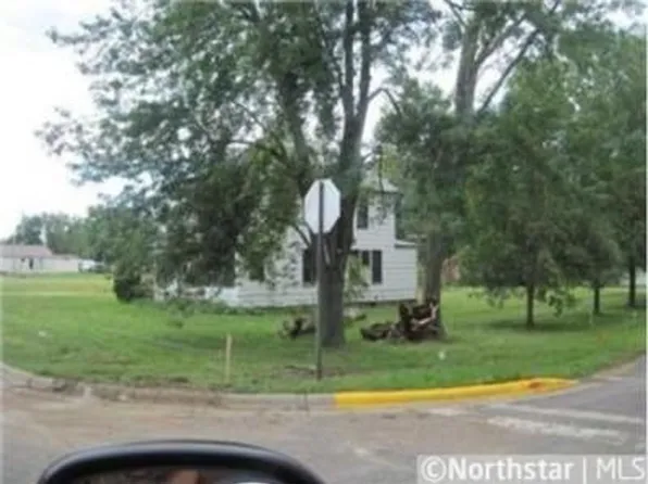 209 Main St W, Isanti, MN 55040