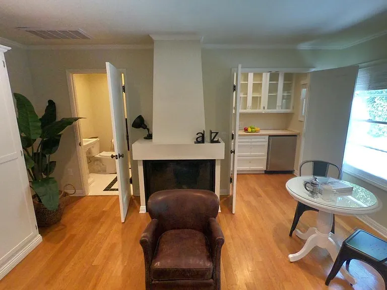 2285 N Beachwood Dr #12 — Photo 33