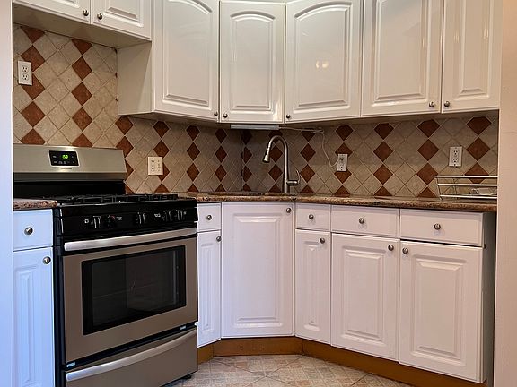 3rd image of 1427 Pacific St APT 2