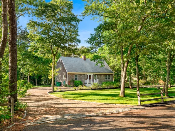 5 Farm Path, Oak Bluffs, MA 02557