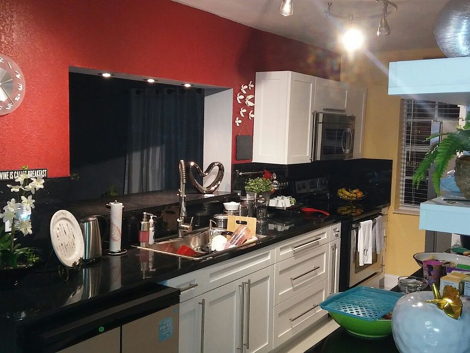 2nd image of 21320 SW 102 Ct Miami Fl 33189