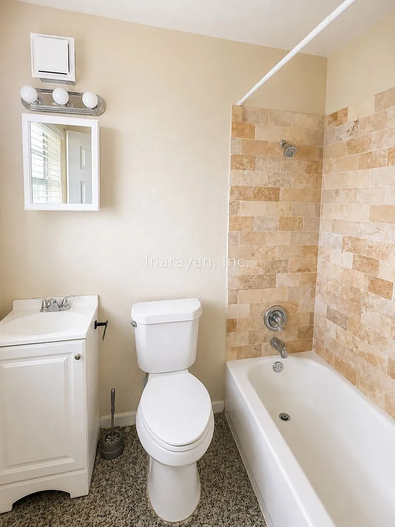 940 W Kaley Ave — Photo 4