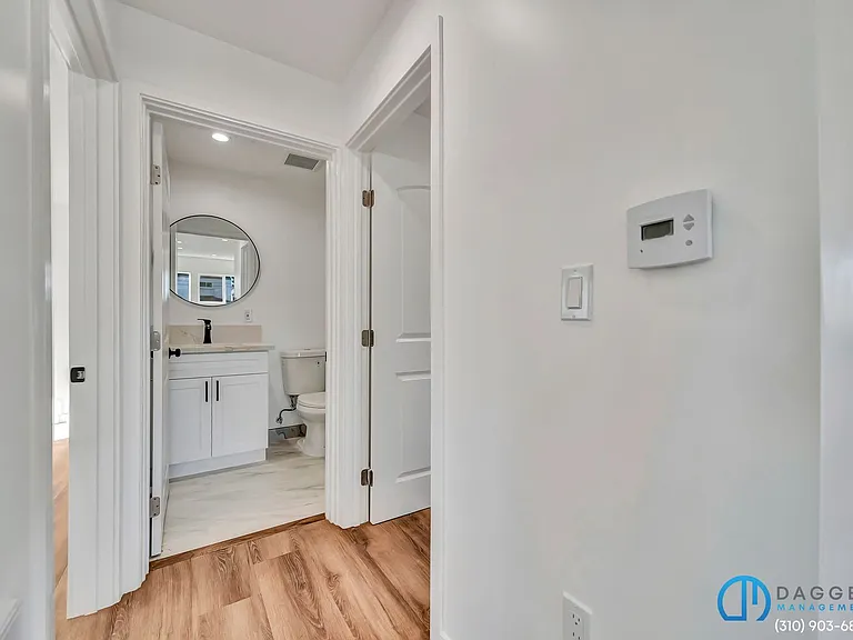 11845 Hamlin St #1/2 — Photo 13