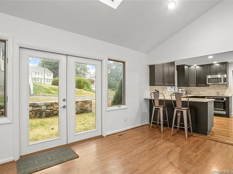 10 Harvann Rd — Photo 10