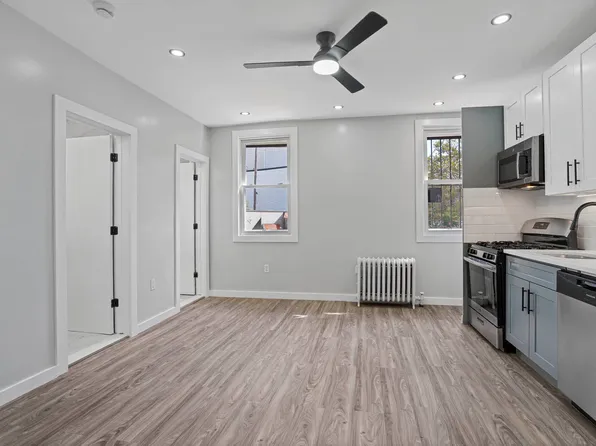 384 Graham Avenue image 1 of 24
