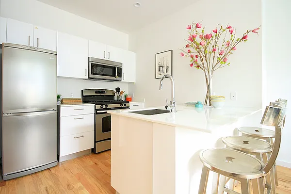 Rented by Triumph Property Group | media 28