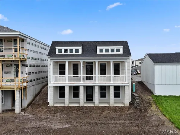 130 Marais Temps Clair Place St, Saint Charles, MO 63301