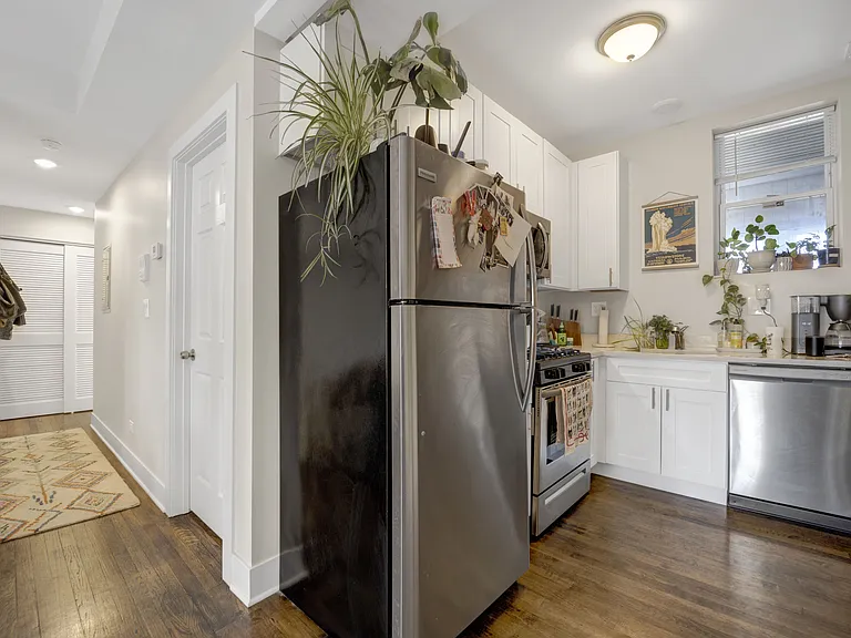 2442 N Kilbourn Ave #2 — Photo 8