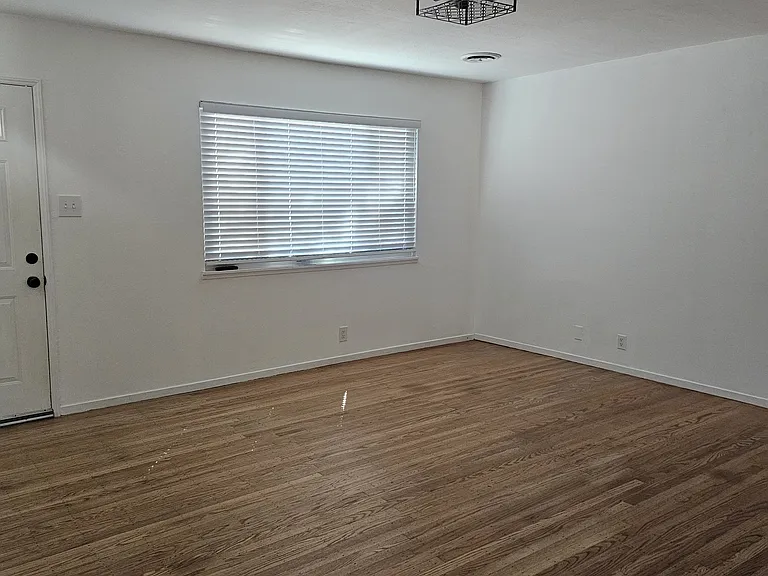 745 Center St — Photo 23