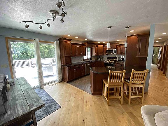 4th image of 8249 Idlewood Dr